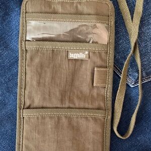 🎉SALE🎉Baggallini Army Green Crossbody Organizer